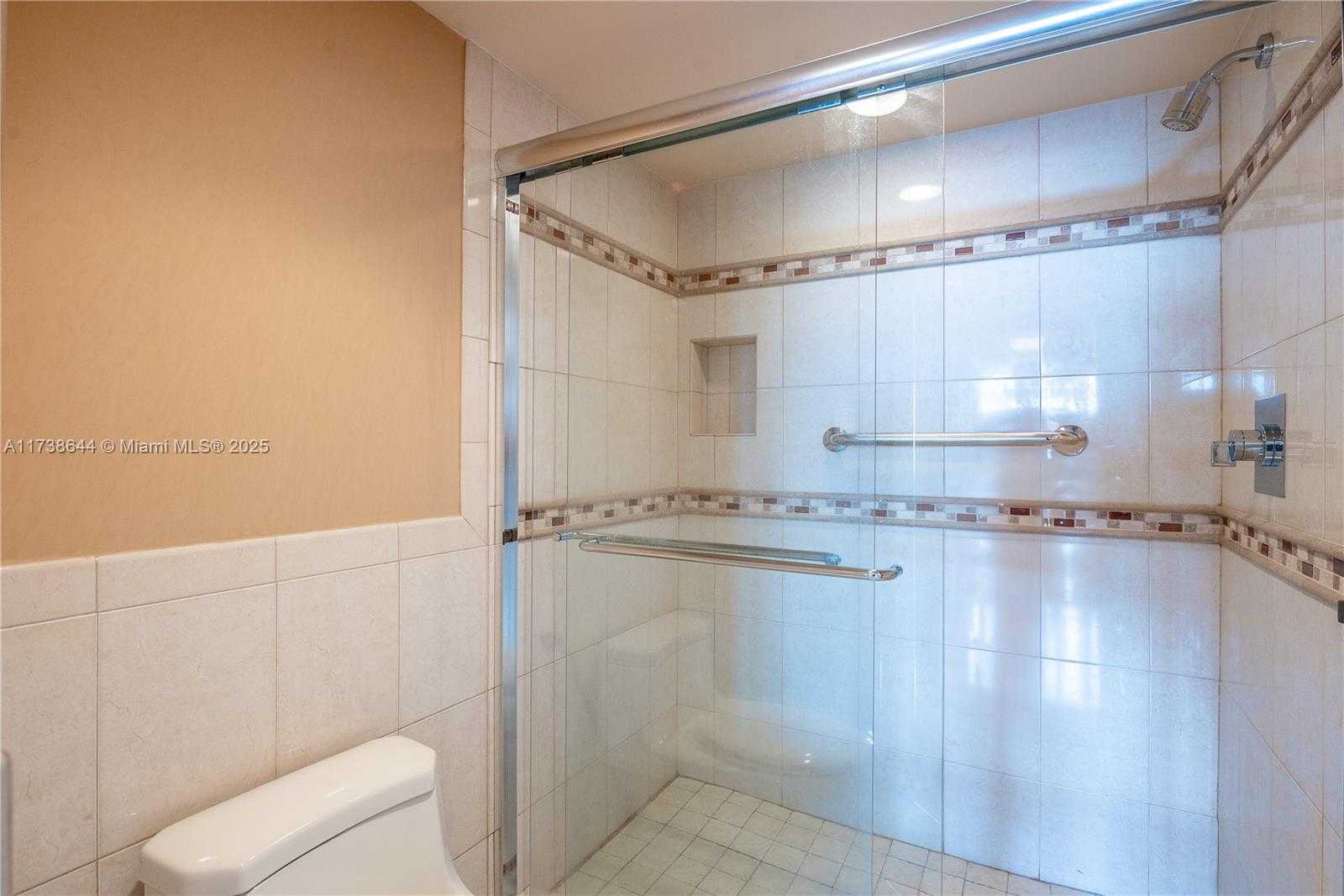 Small Image of 18081 BISCAYNE BLVD #803, Aventura Number 22