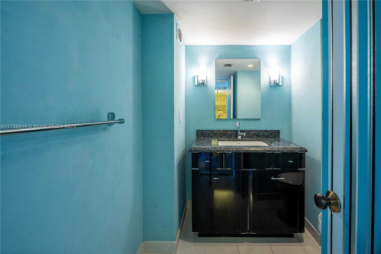 Small Image of 18081 BISCAYNE BLVD #803, Aventura Number 28