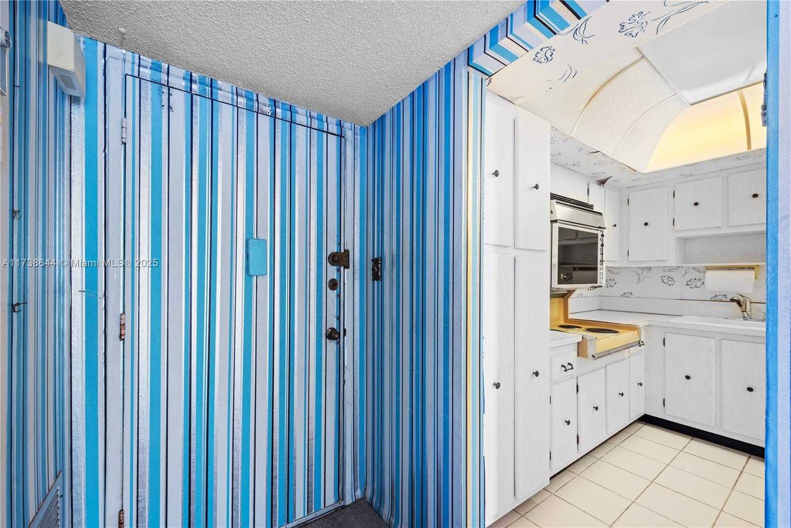 Small Image of 18081 BISCAYNE BLVD #803, Aventura Number 46