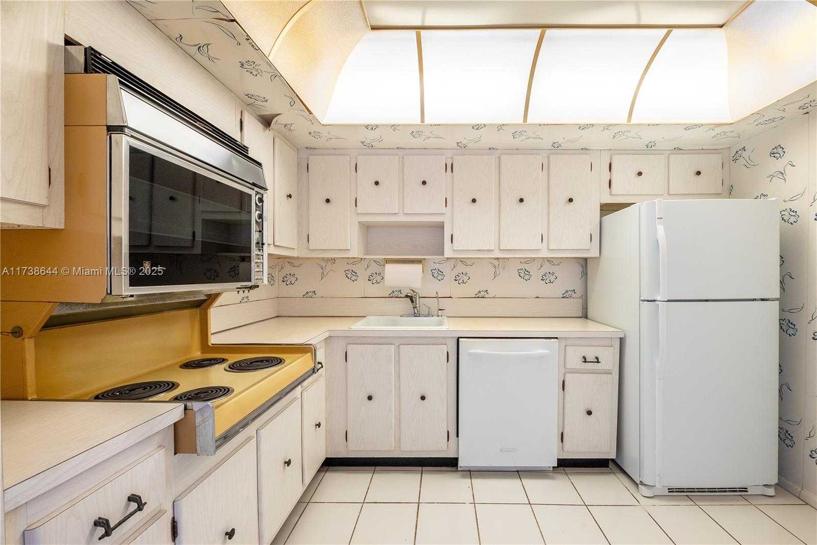 Small Image of 18081 BISCAYNE BLVD #803, Aventura Number 71