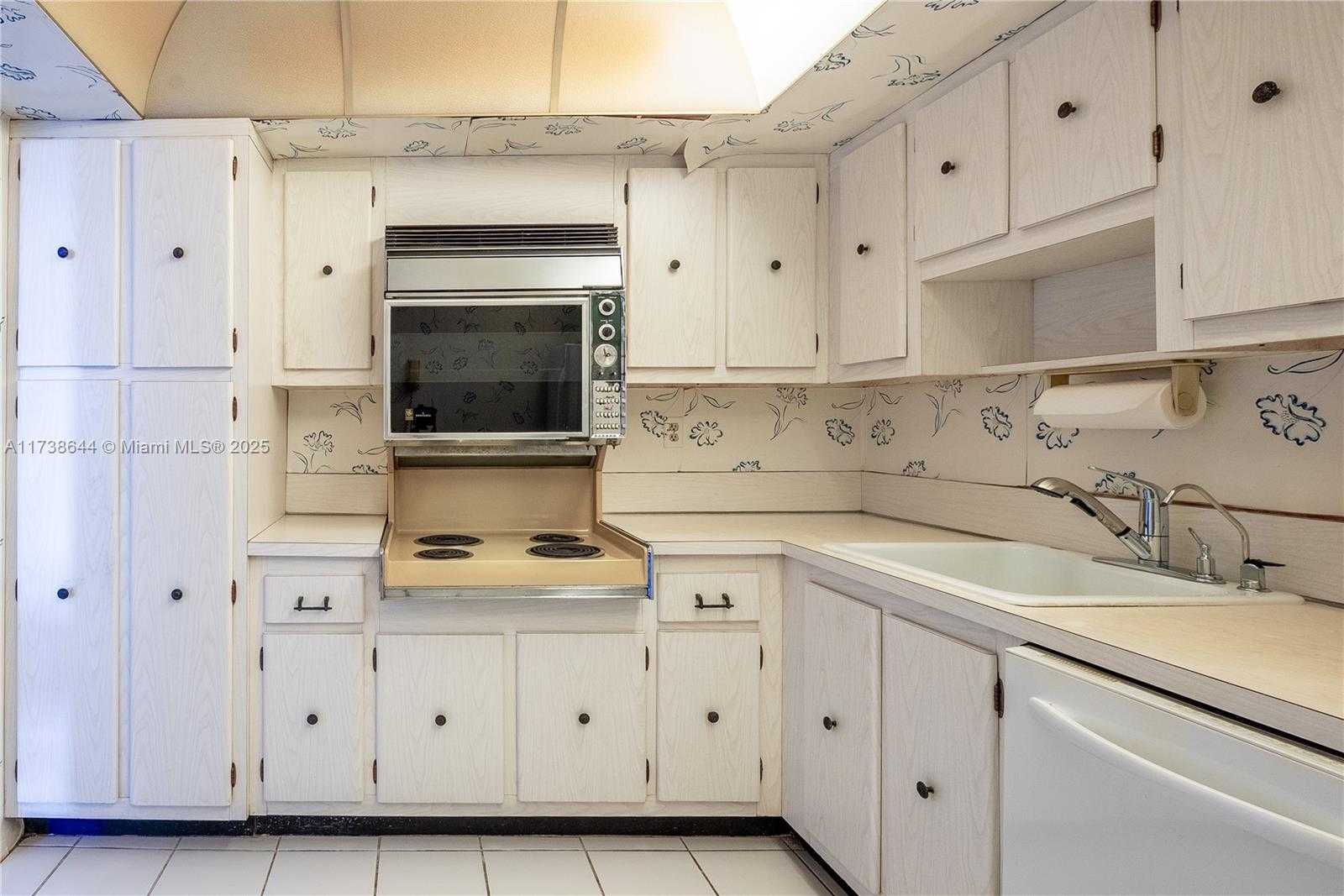 Small Image of 18081 BISCAYNE BLVD #803, Aventura Number 73