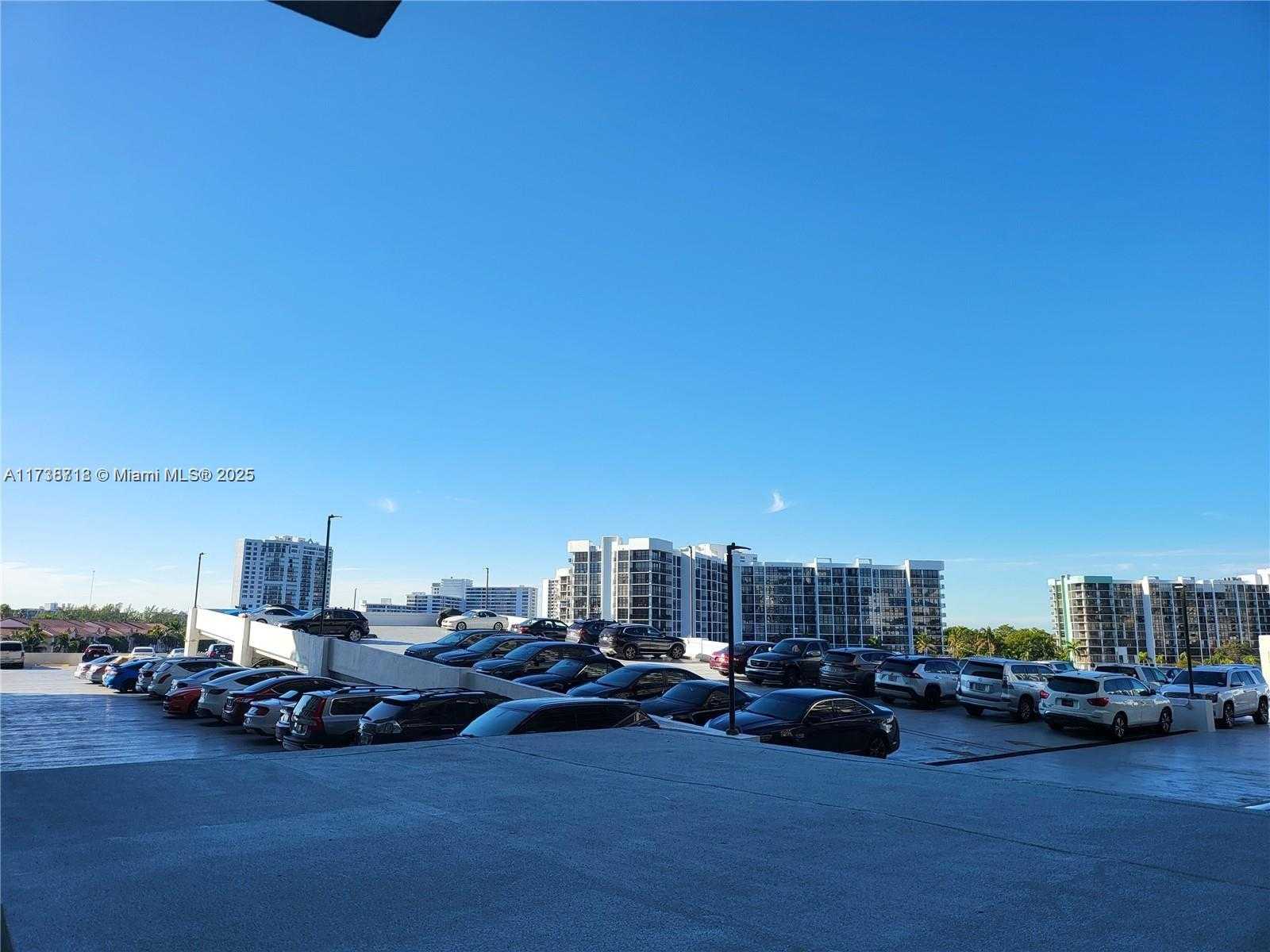 Small Image of The Hallmark, 3800 S Ocean Dr, Hollywood, FL 33019, USA Number 10