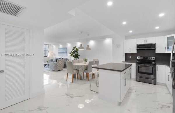 Small Image of 19390 Collins Ave, Sunny Isles Beach, FL 33160, USA Number 16