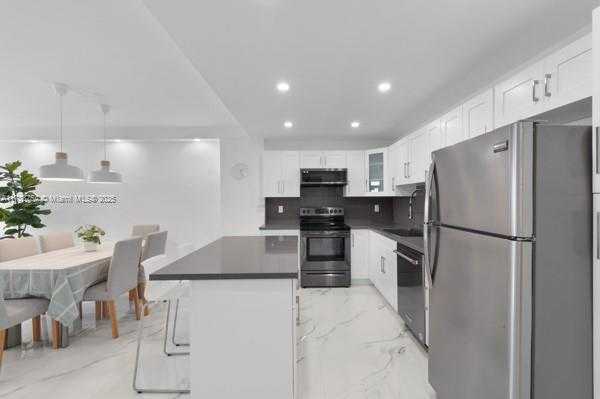 Small Image of 19390 Collins Ave, Sunny Isles Beach, FL 33160, USA Number 21