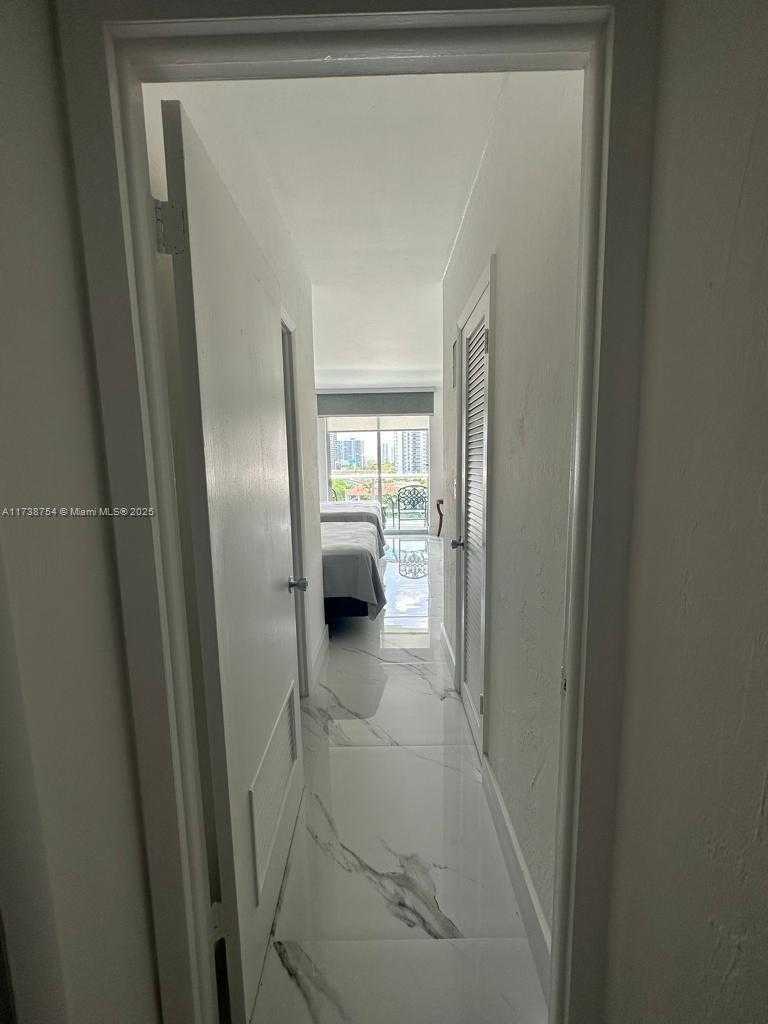 Small Image of 19390 Collins Ave, Sunny Isles Beach, FL 33160, USA Number 23