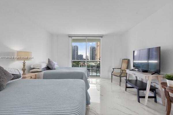 Small Image of 19390 Collins Ave, Sunny Isles Beach, FL 33160, USA Number 28