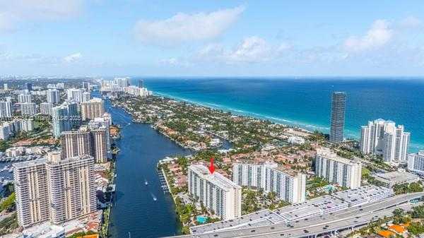 Small Image of 19390 Collins Ave, Sunny Isles Beach, FL 33160, USA Number 3