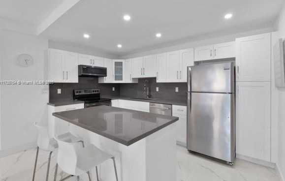 Small Image of 19390 Collins Ave, Sunny Isles Beach, FL 33160, USA Number 32