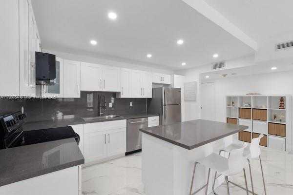 Small Image of 19390 Collins Ave, Sunny Isles Beach, FL 33160, USA Number 33