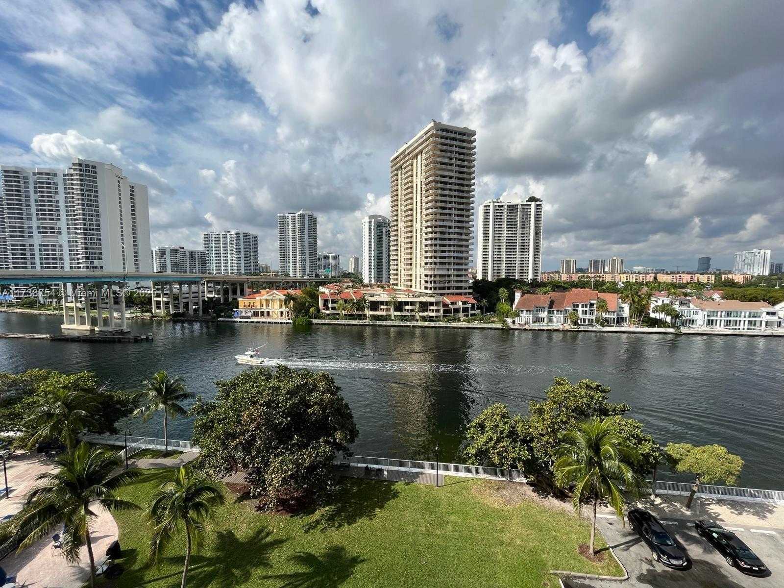Small Image of 19390 Collins Ave, Sunny Isles Beach, FL 33160, USA Number 39