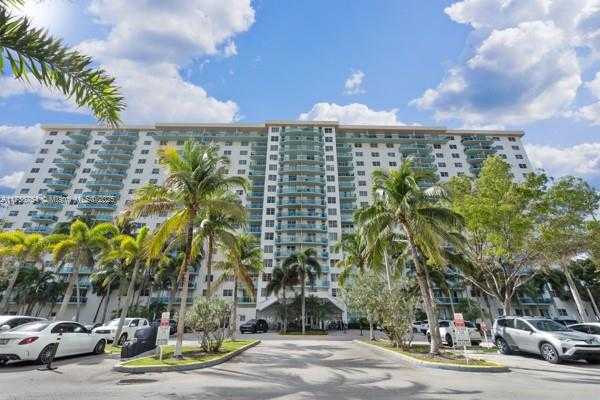 Small Image of 19390 Collins Ave, Sunny Isles Beach, FL 33160, USA Number 40