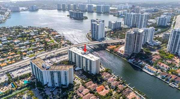 Small Image of 19390 Collins Ave, Sunny Isles Beach, FL 33160, USA Number 5