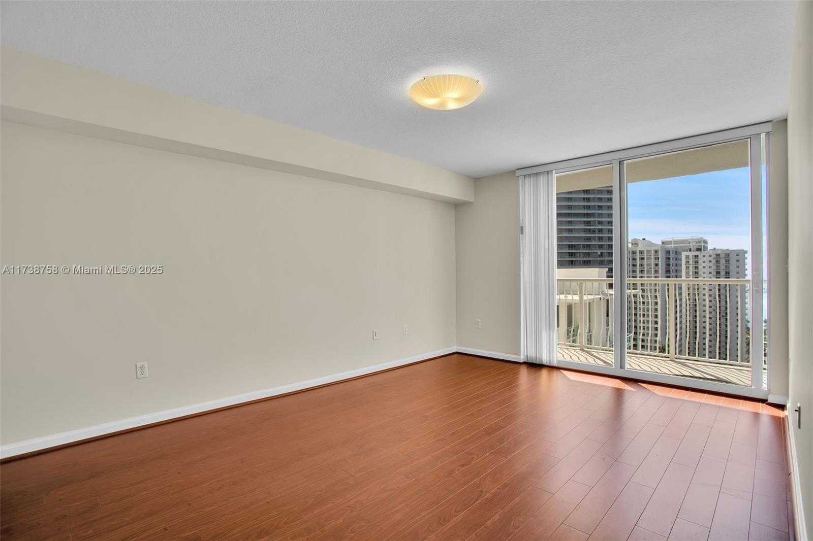 Small Image of 1200 BRICKELL BAY DR #2821, Miami Number 12