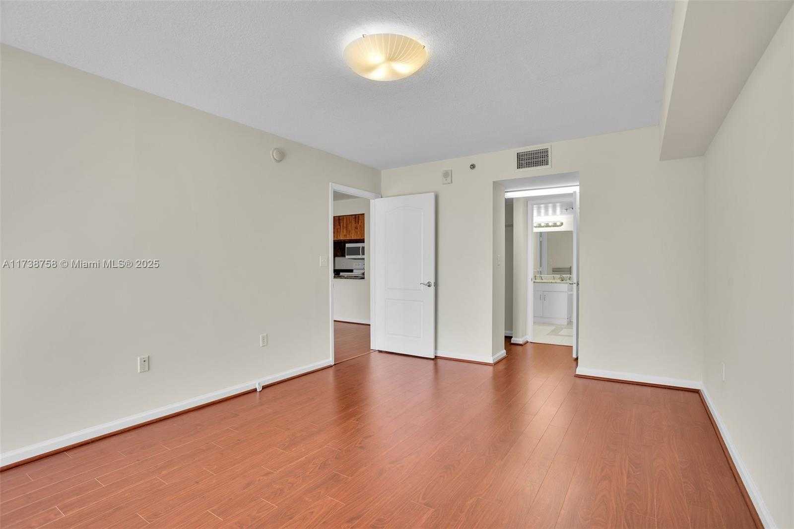 Small Image of 1200 BRICKELL BAY DR #2821, Miami Number 13
