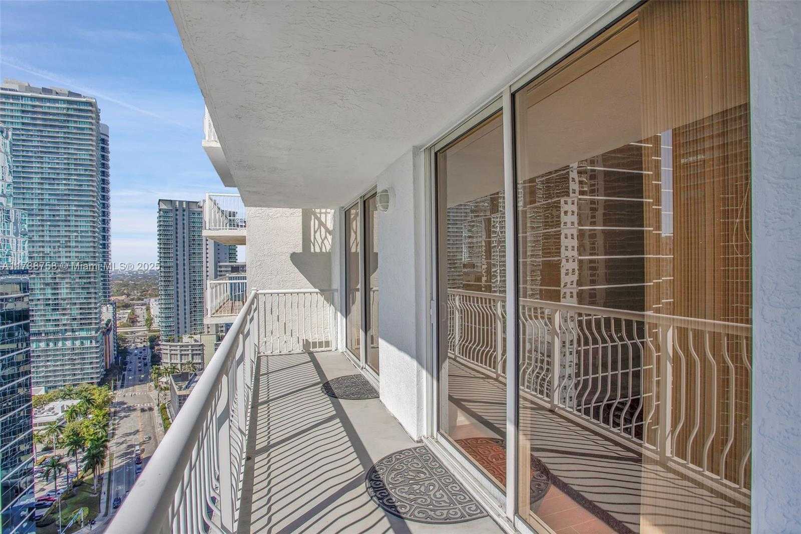 Small Image of 1200 BRICKELL BAY DR #2821, Miami Number 19