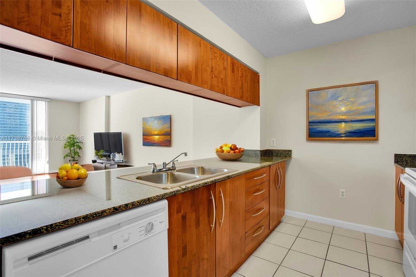 Small Image of 1200 BRICKELL BAY DR #2821, Miami Number 2