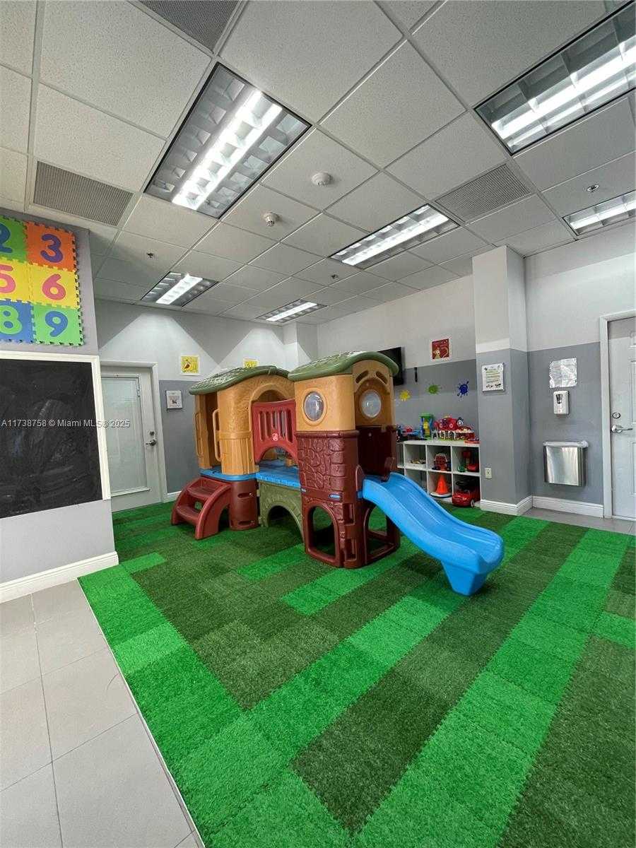 Small Image of 1200 BRICKELL BAY DR #2821, Miami Number 28