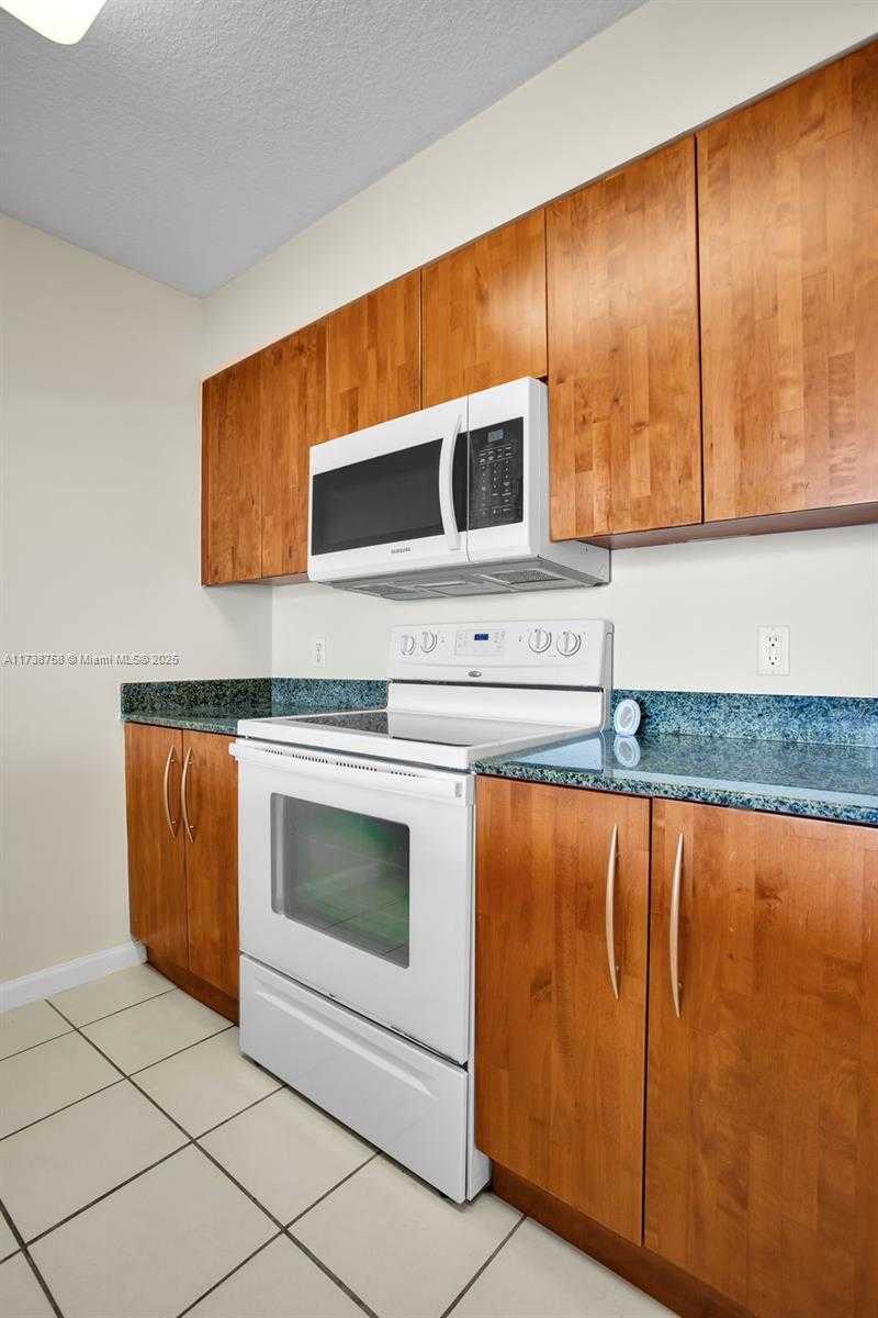 Small Image of 1200 BRICKELL BAY DR #2821, Miami Number 3