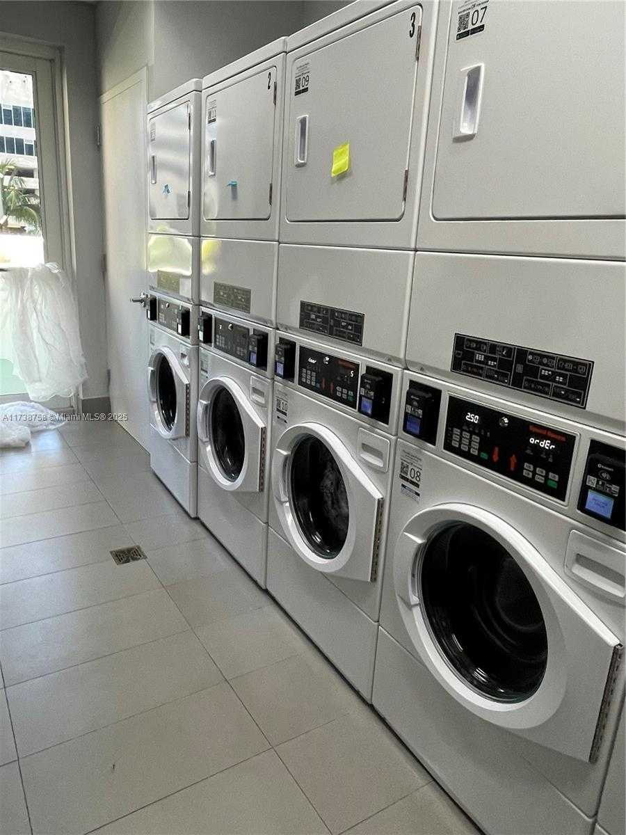 Small Image of 1200 BRICKELL BAY DR #2821, Miami Number 31