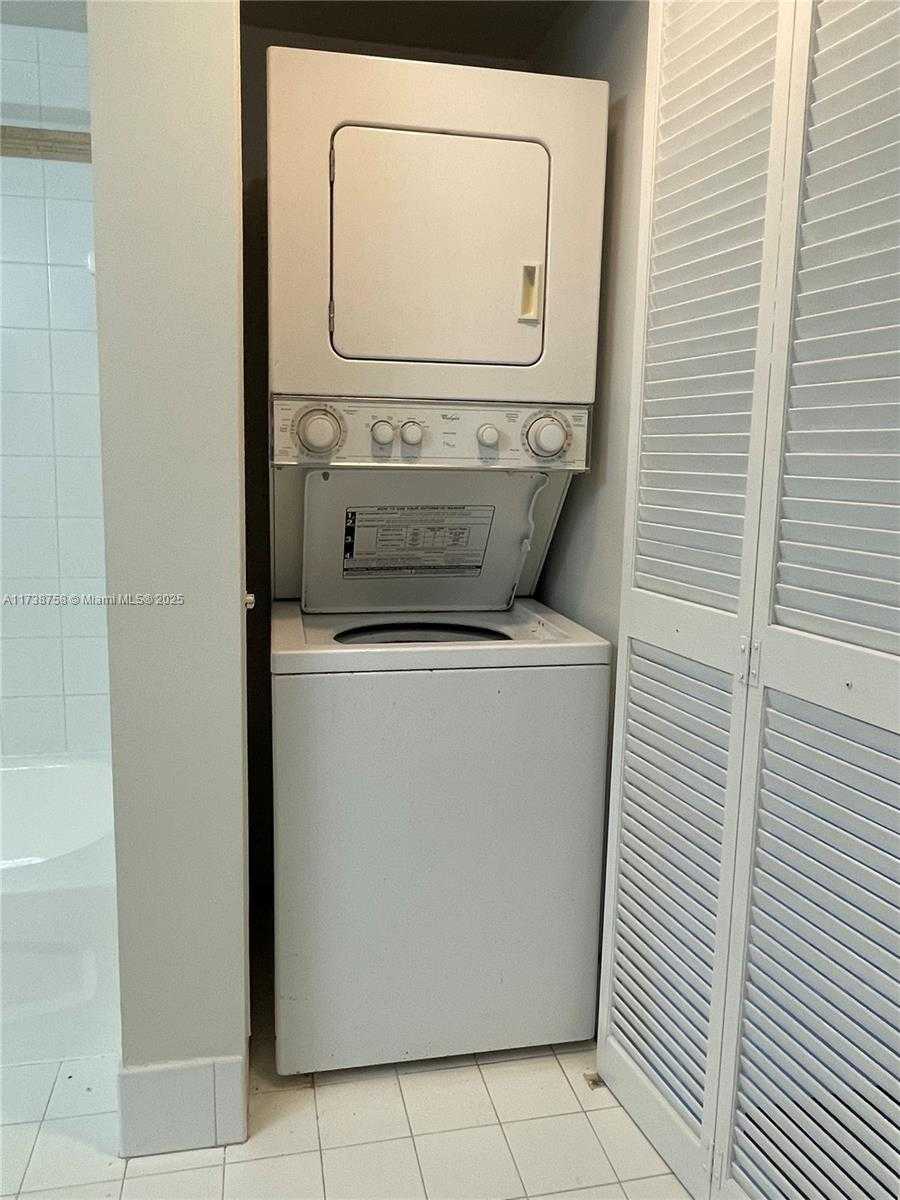 Small Image of 1200 BRICKELL BAY DR #2821, Miami Number 32