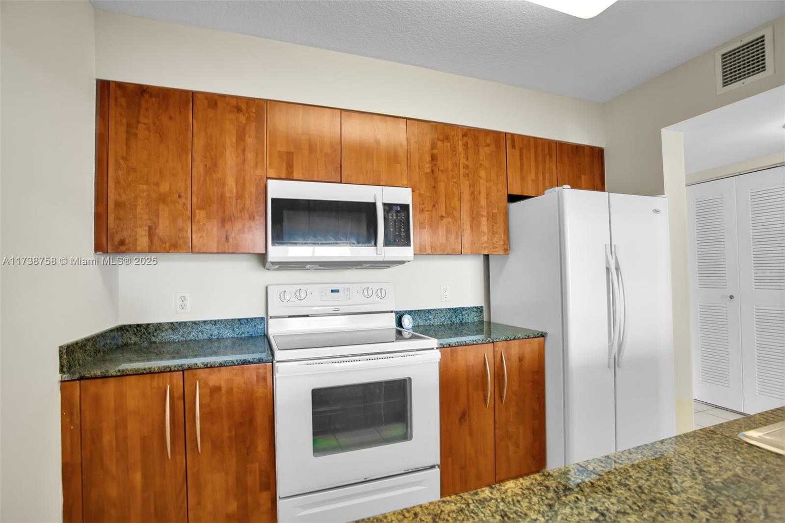 Small Image of 1200 BRICKELL BAY DR #2821, Miami Number 4
