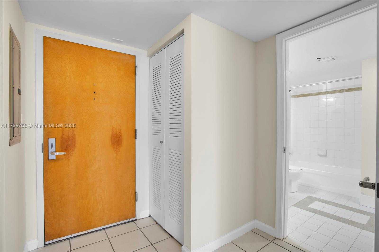 Small Image of 1200 BRICKELL BAY DR #2821, Miami Number 5