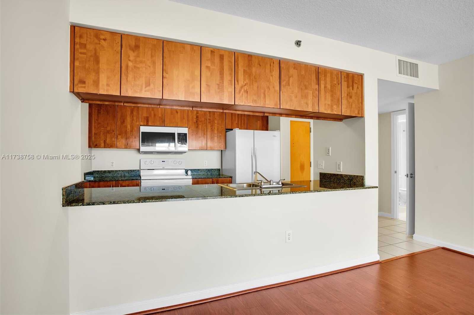 Small Image of 1200 BRICKELL BAY DR #2821, Miami Number 6