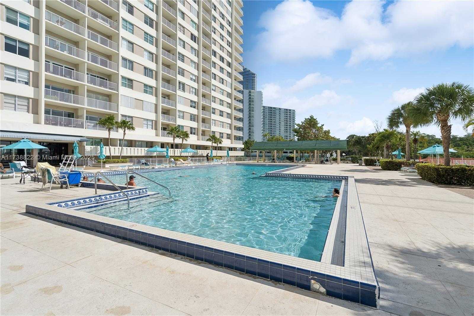 Small Image of 500 BAYVIEW DR #1419, Sunny Isles Beach Number 14