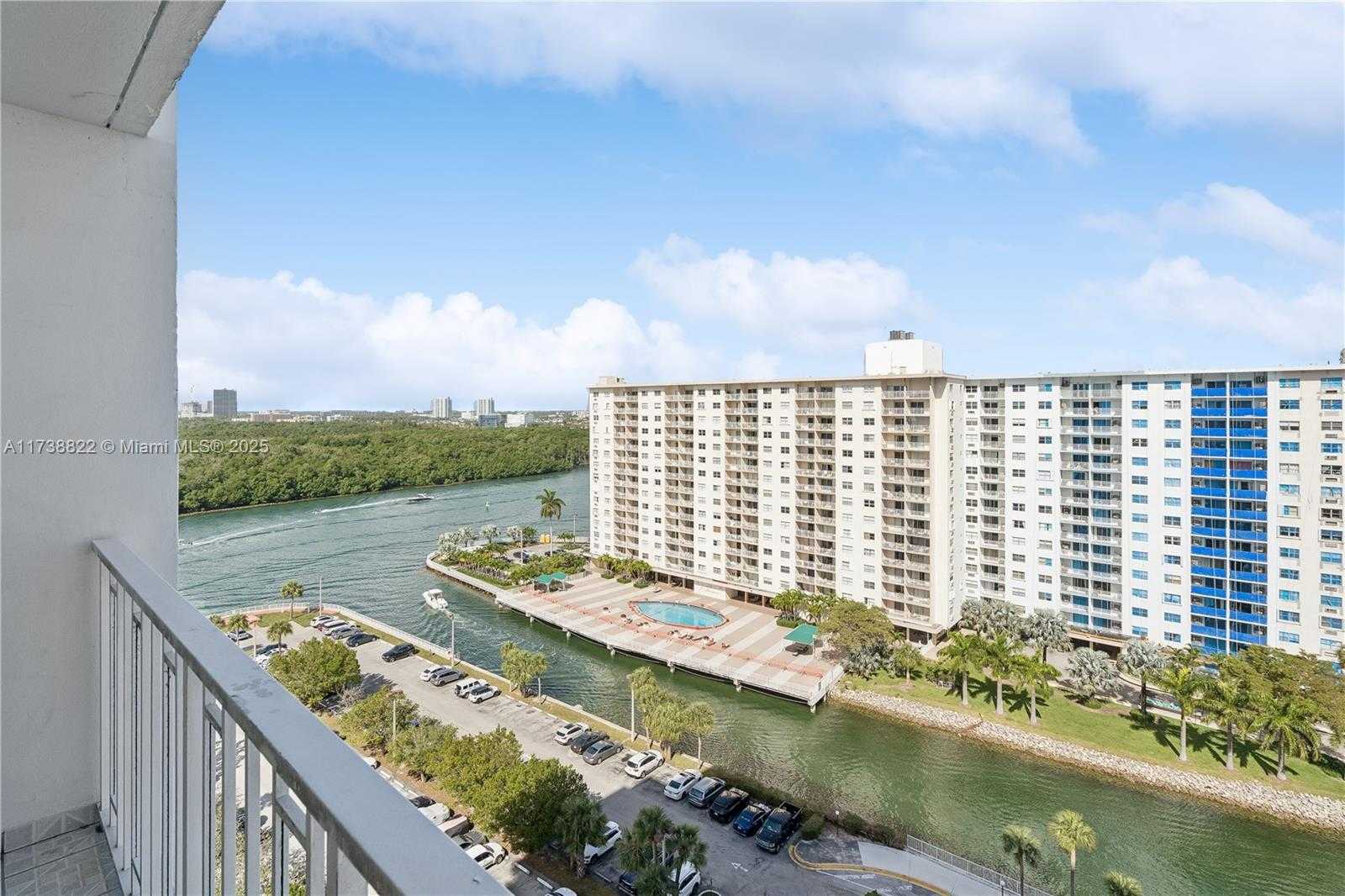 Small Image of 500 BAYVIEW DR #1419, Sunny Isles Beach Number 17