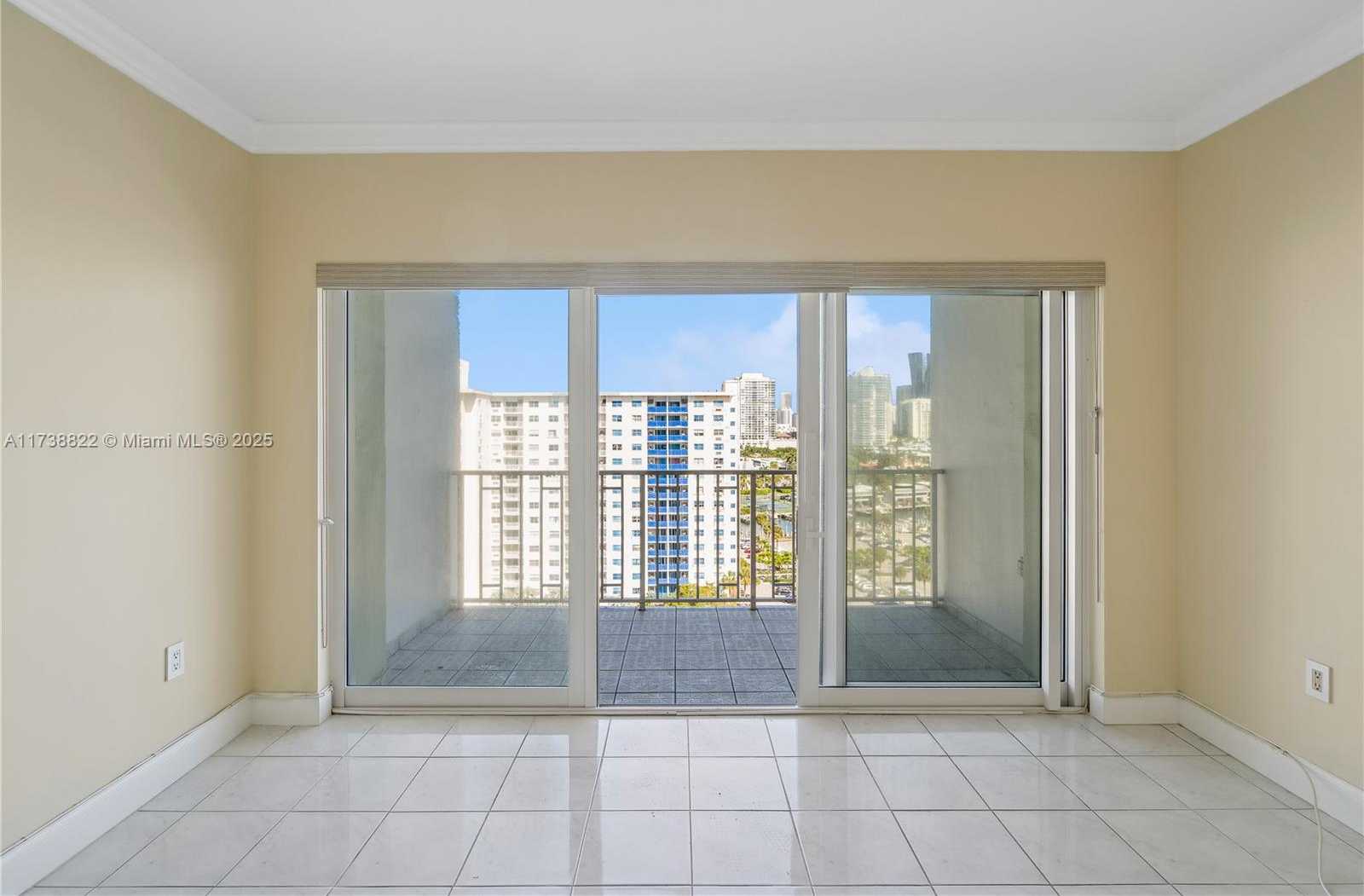 Small Image of 500 BAYVIEW DR #1419, Sunny Isles Beach Number 4