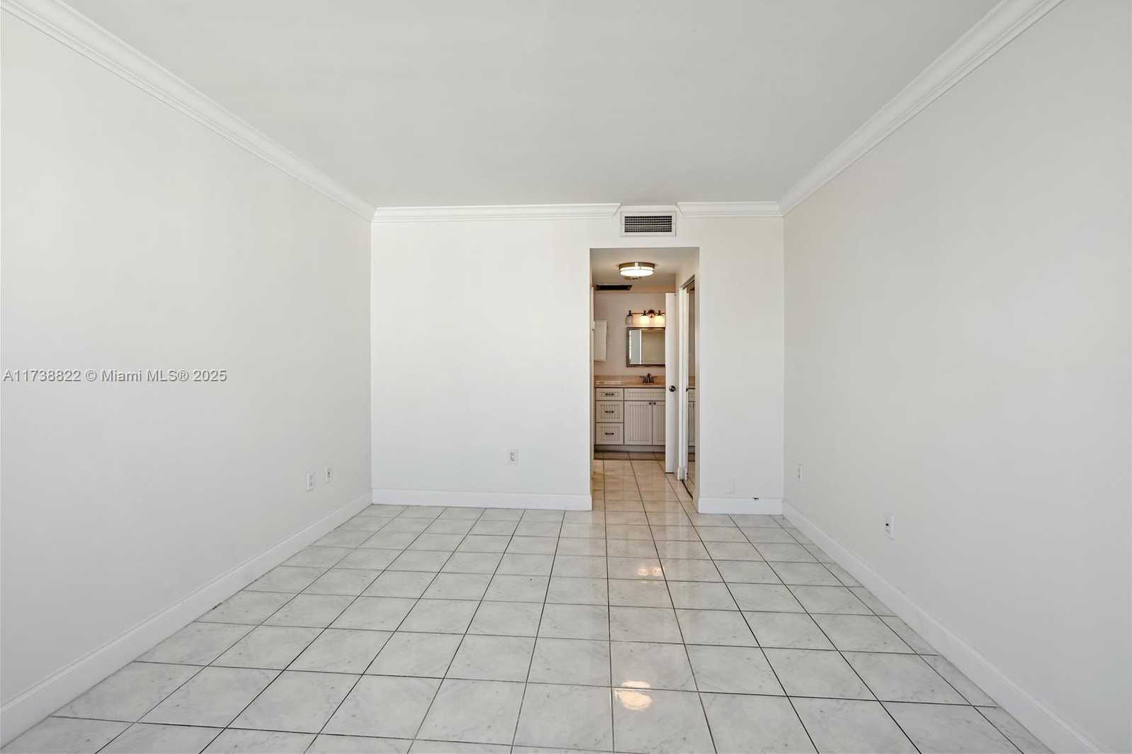 Small Image of 500 BAYVIEW DR #1419, Sunny Isles Beach Number 6