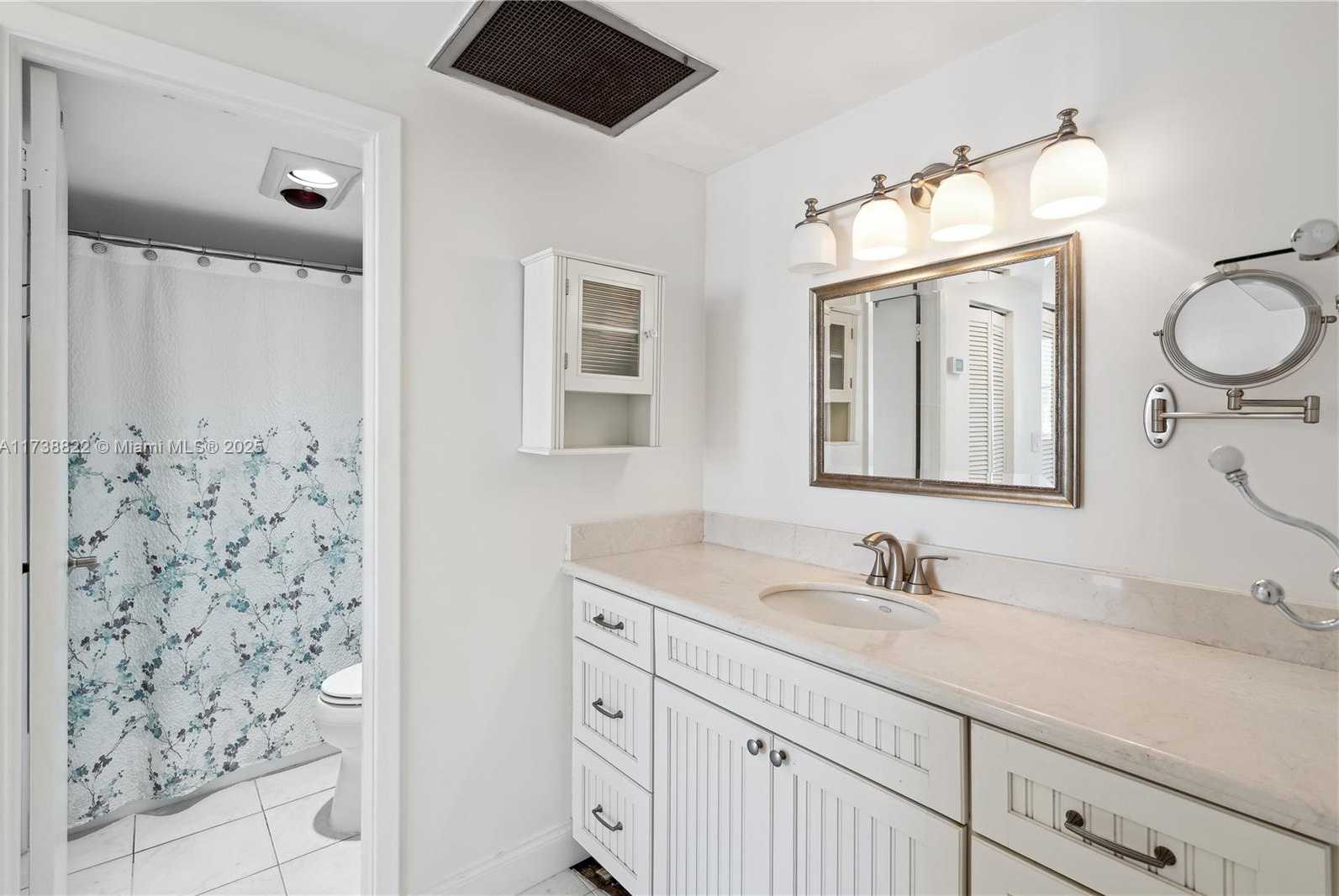 Small Image of 500 BAYVIEW DR #1419, Sunny Isles Beach Number 7