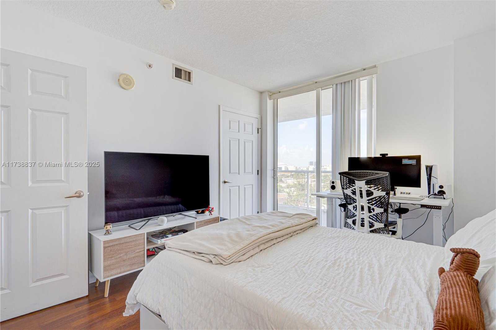 Small Image of 900 SOUTH WEST 8TH ST #1208, Miami Number 13