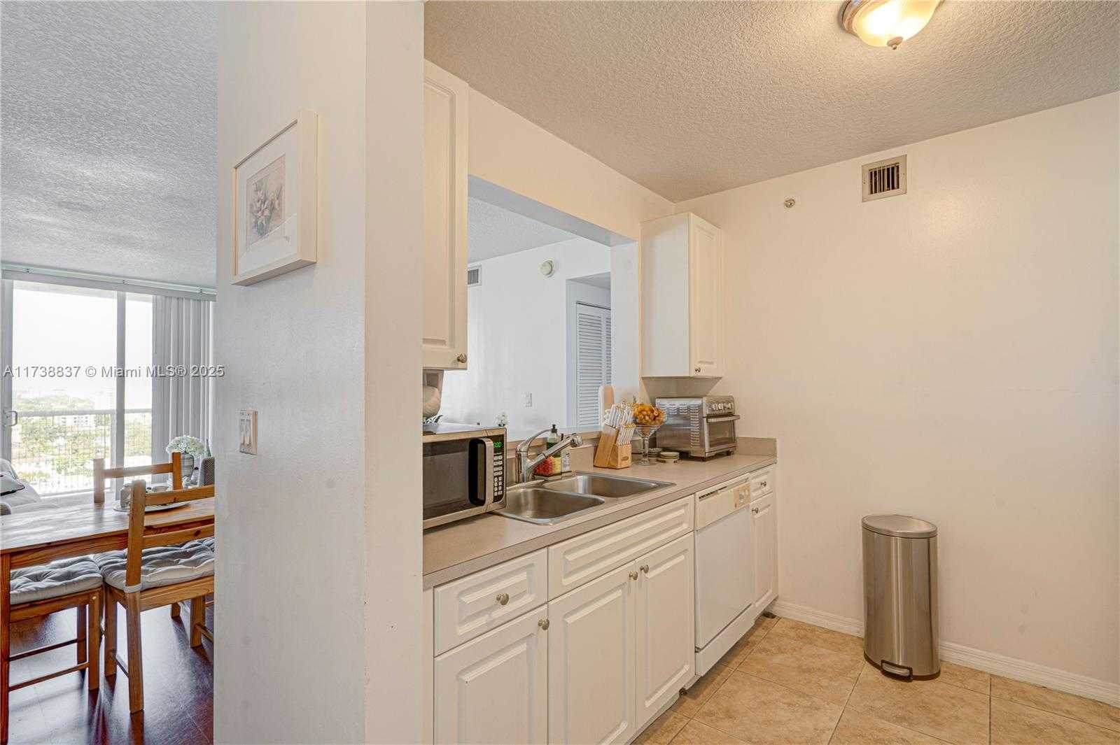 Small Image of 900 SOUTH WEST 8TH ST #1208, Miami Number 28