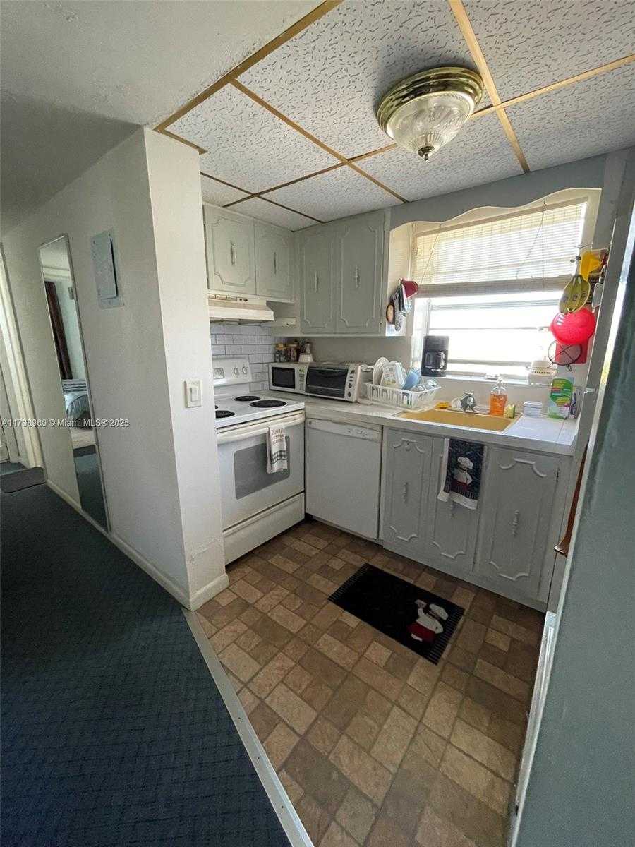 Small Image of 1230 NORTH EAST 139TH ST #411, North Miami Number 9
