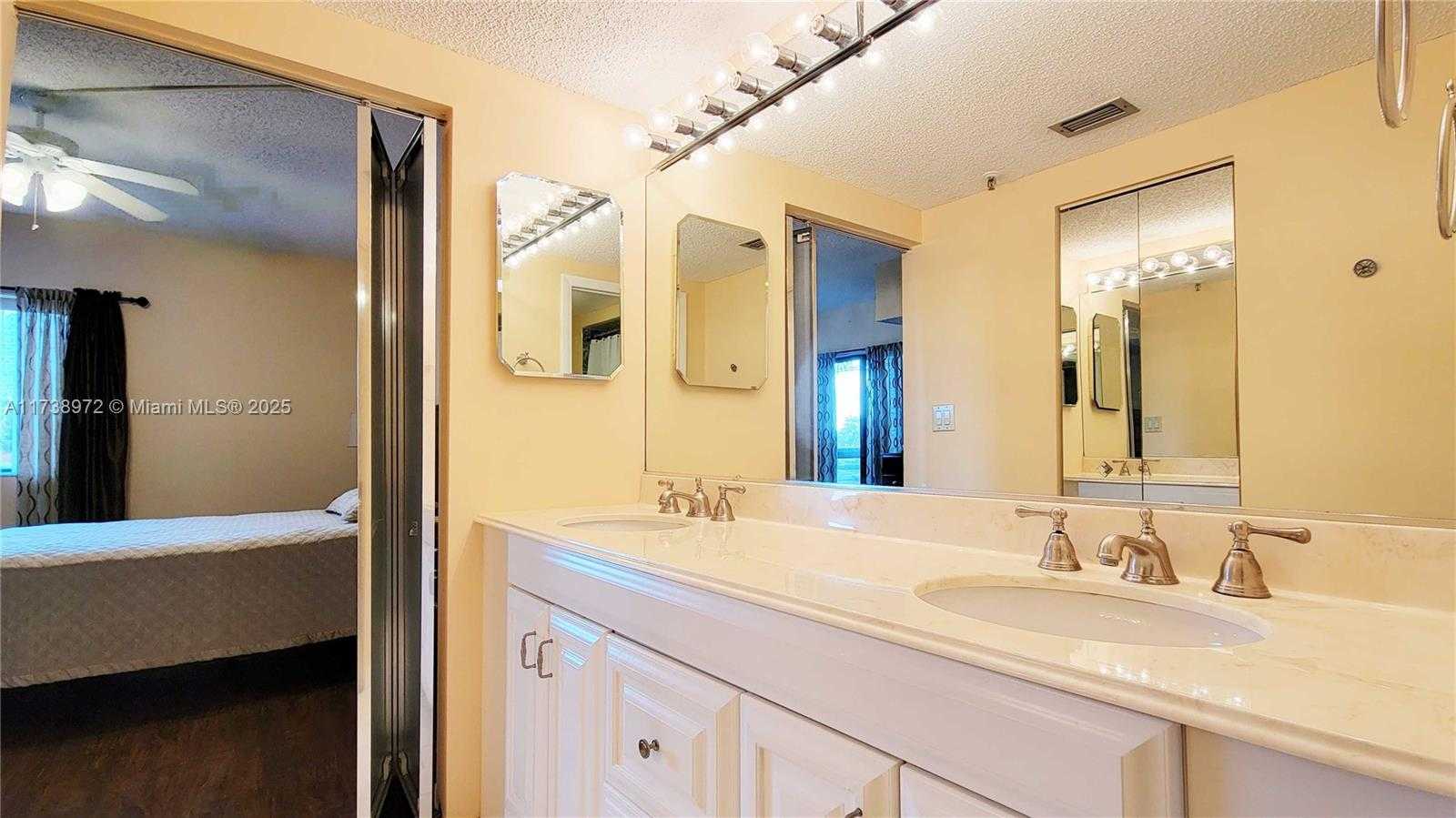 Small Image of 369 POINCIANA DR #1115, Sunny Isles Beach Number 27