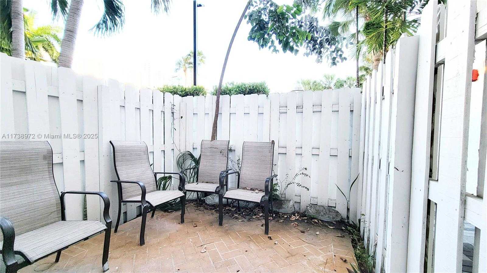 Small Image of 369 POINCIANA DR #1115, Sunny Isles Beach Number 4