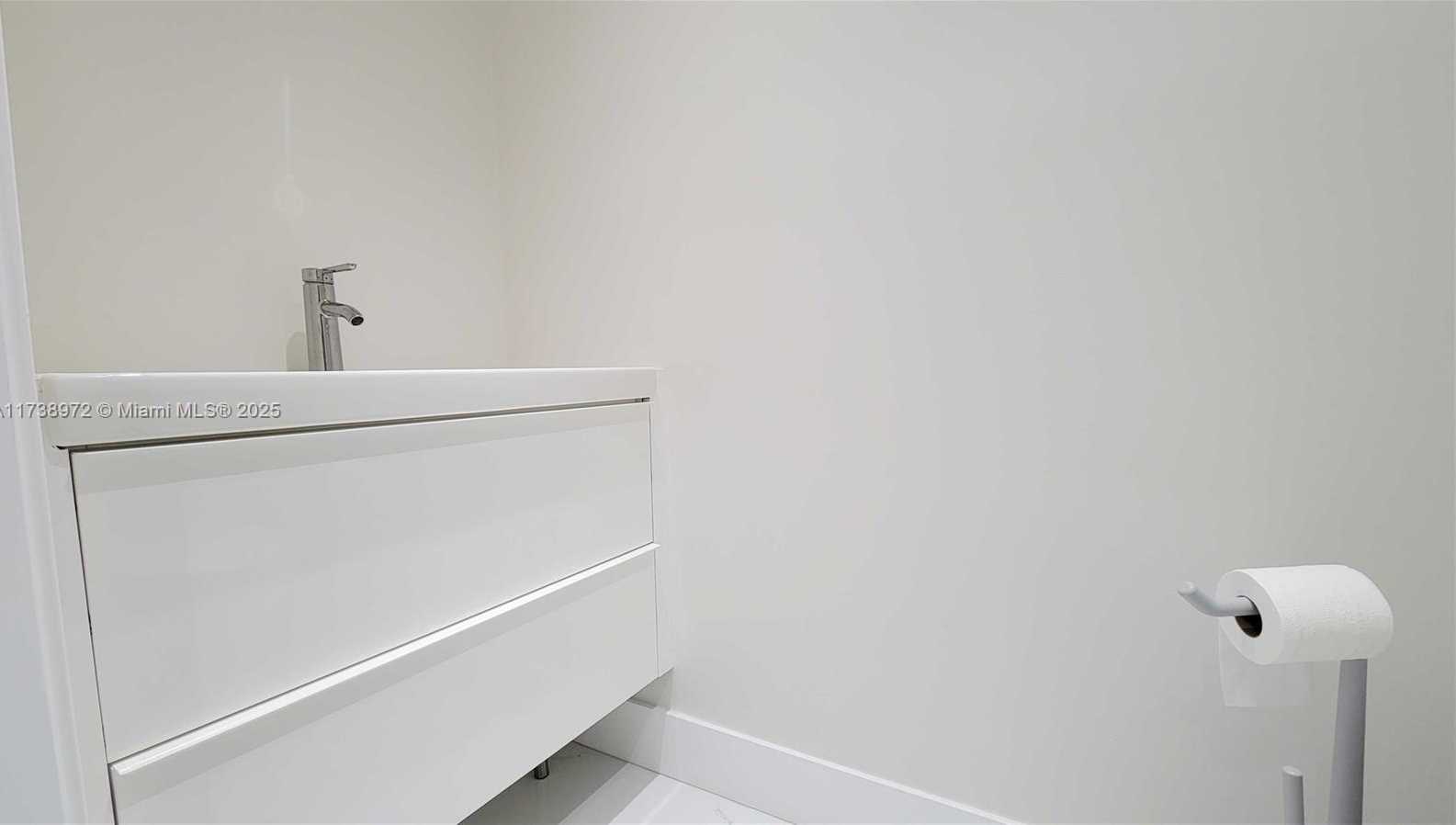 Small Image of 369 POINCIANA DR #1115, Sunny Isles Beach Number 6