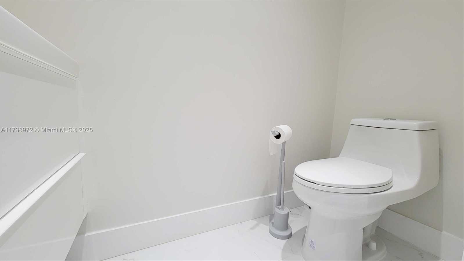 Small Image of 369 POINCIANA DR #1115, Sunny Isles Beach Number 7