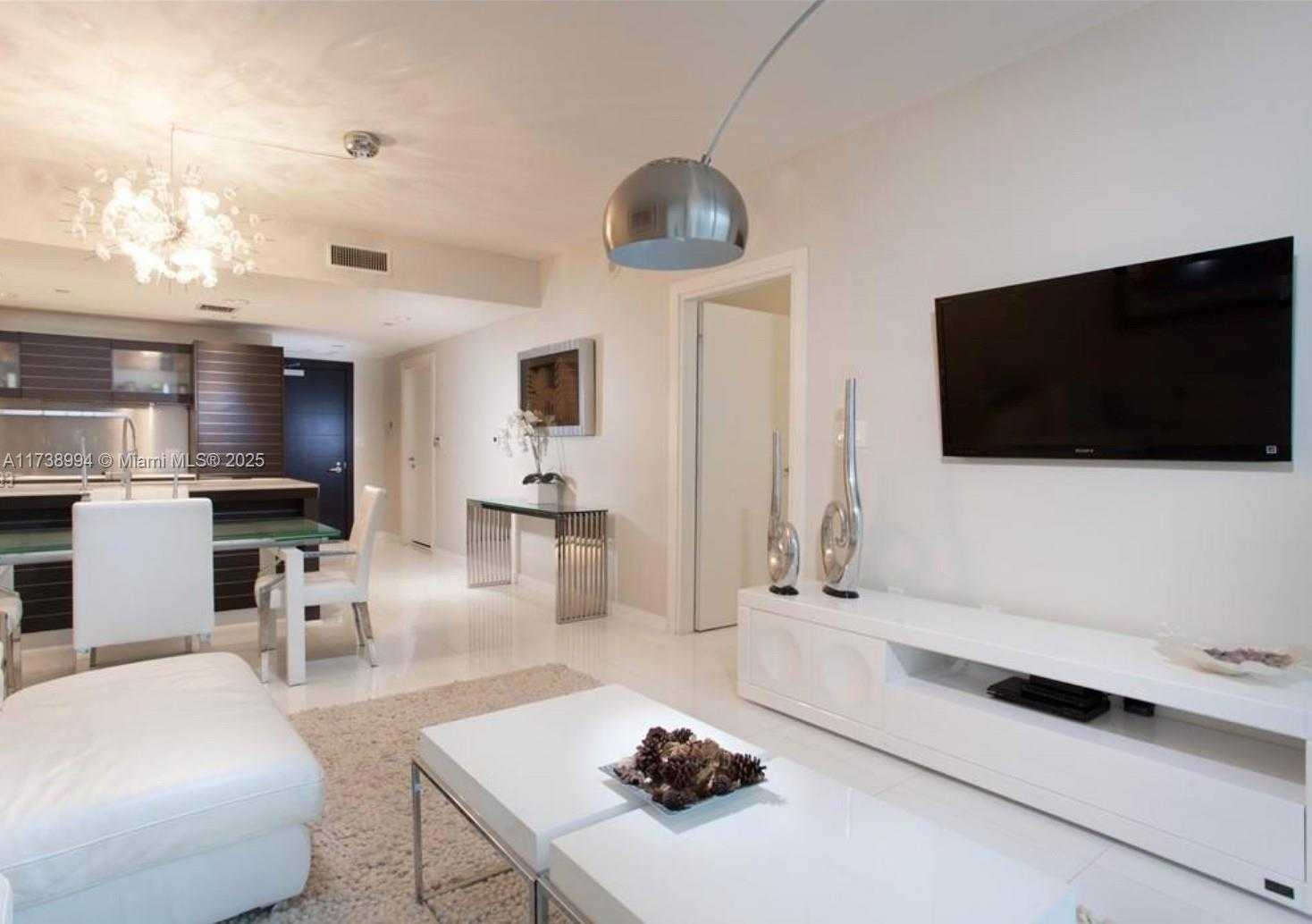 Small Image of 200 BISCAYNE BOULEVARD WAY #3209, Miami Number 2