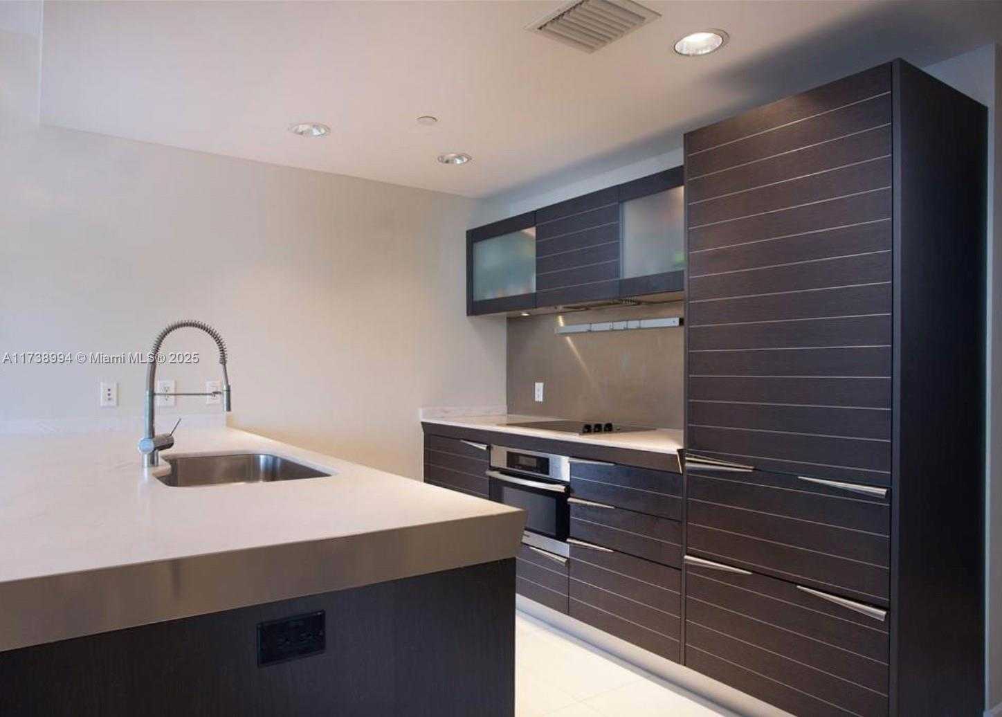Small Image of 200 BISCAYNE BOULEVARD WAY #3209, Miami Number 3