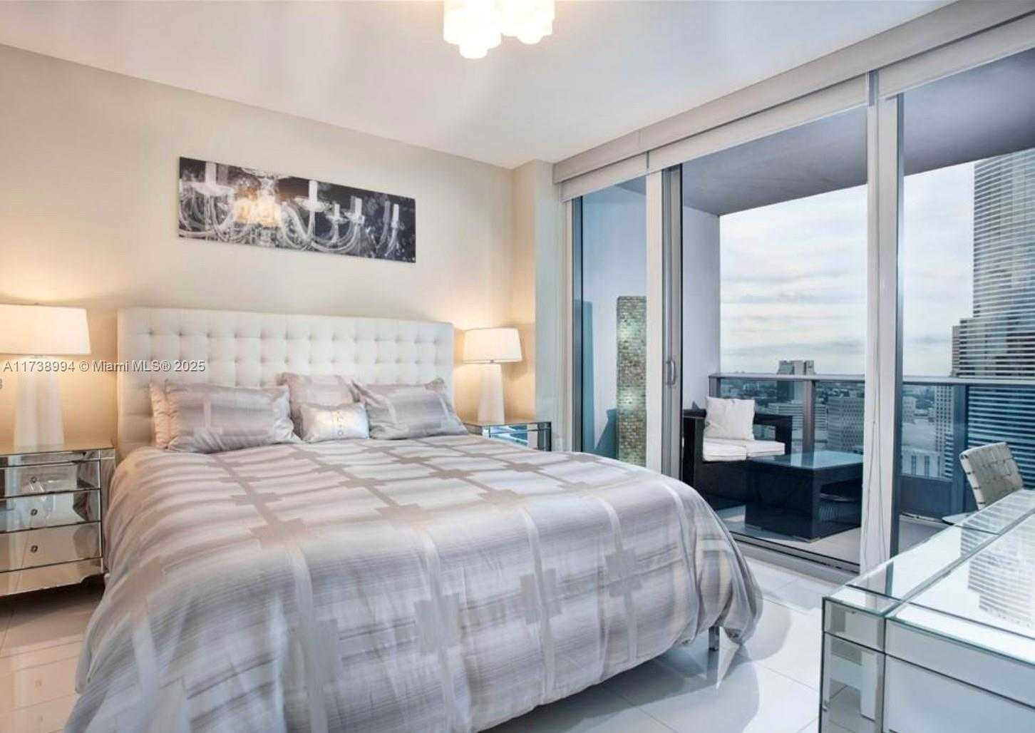 Small Image of 200 BISCAYNE BOULEVARD WAY #3209, Miami Number 4