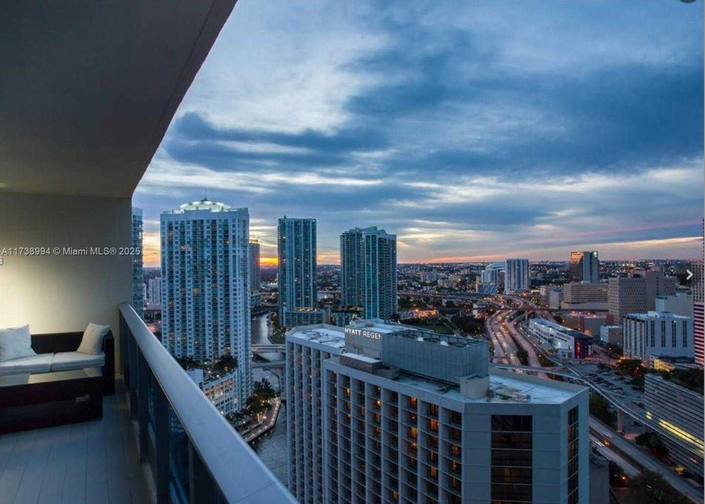 Small Image of 200 BISCAYNE BOULEVARD WAY #3209, Miami Number 6