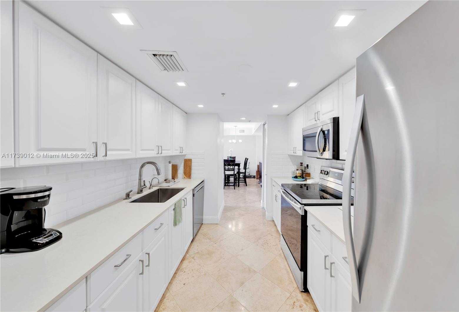 Small Image of 90 Alton Rd, Miami Beach, FL 33139, USA Number 5