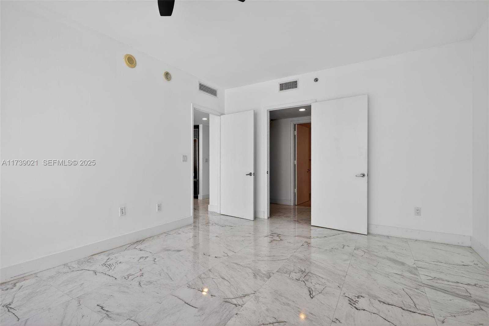 Small Image of 485 BRICKELL AVE #4402, Miami Number 19