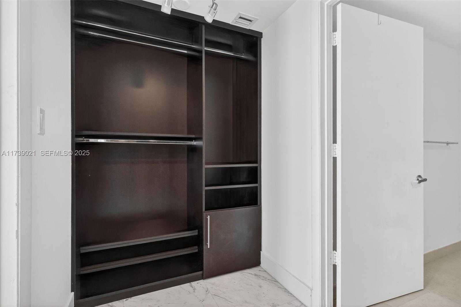 Small Image of 485 BRICKELL AVE #4402, Miami Number 20