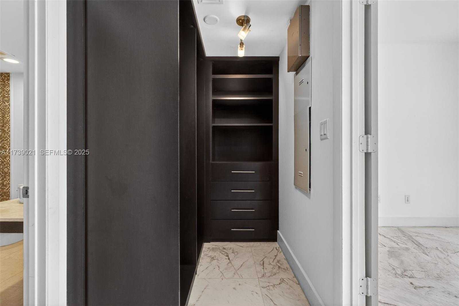 Small Image of 485 BRICKELL AVE #4402, Miami Number 21