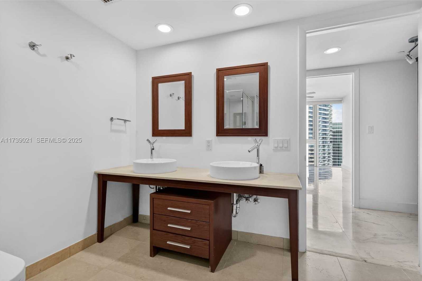 Small Image of 485 BRICKELL AVE #4402, Miami Number 24