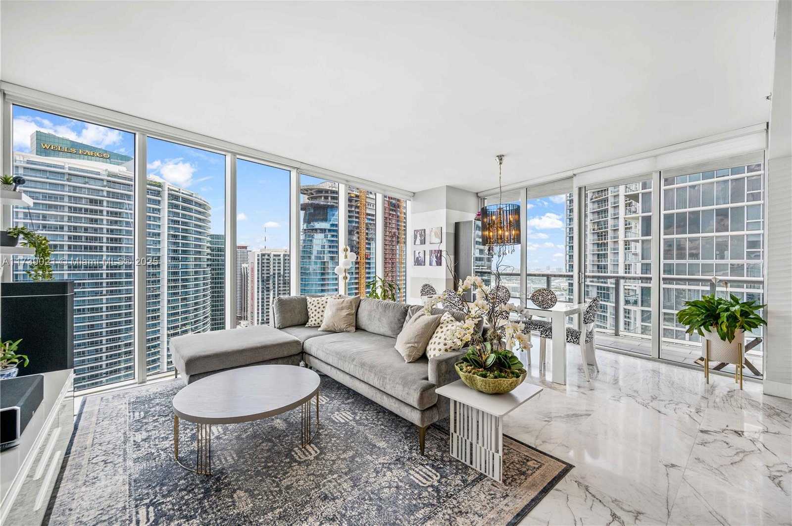 Small Image of 485 BRICKELL AVE #4402, Miami Number 3