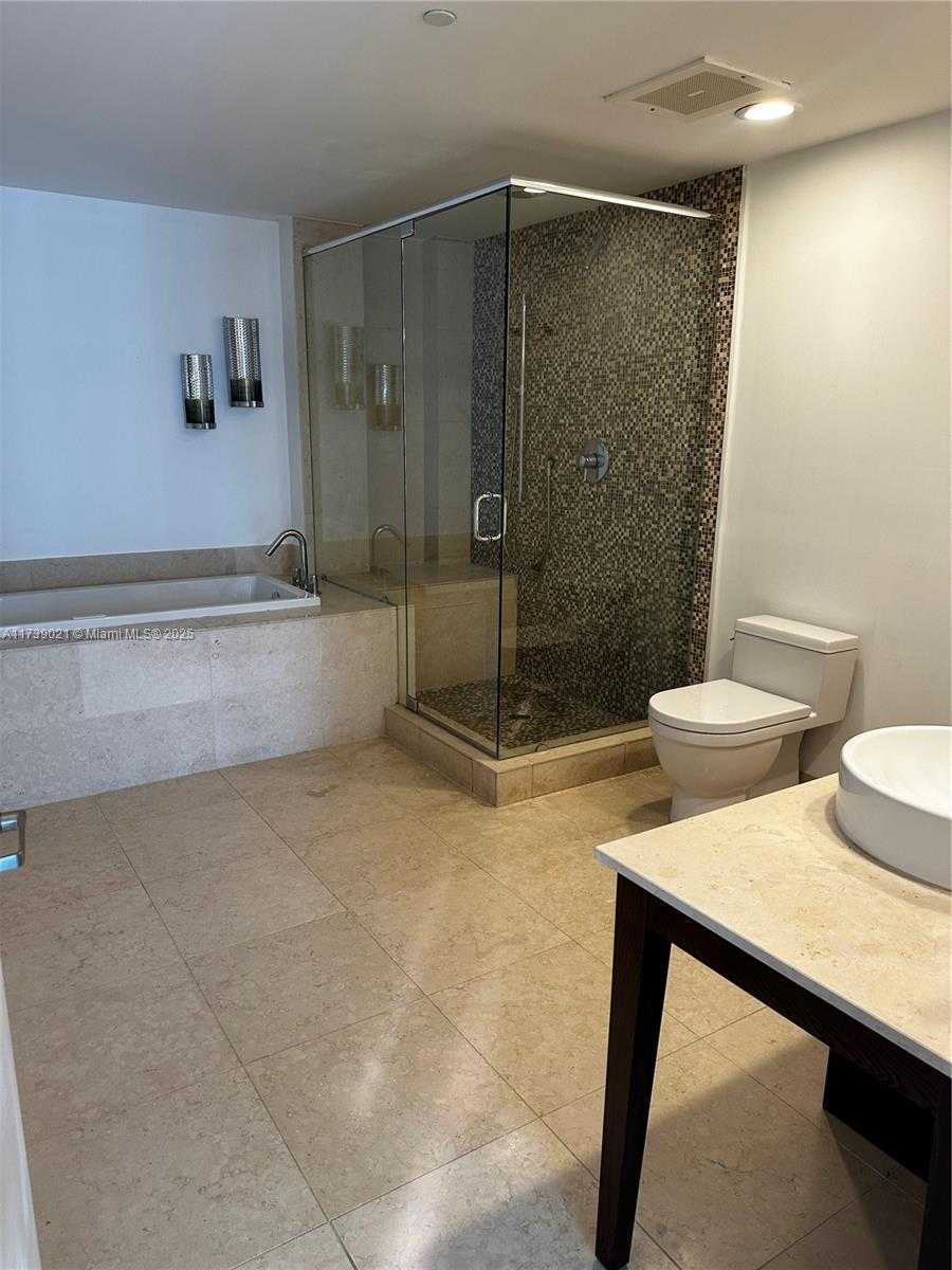 Small Image of 485 BRICKELL AVE #4402, Miami Number 7